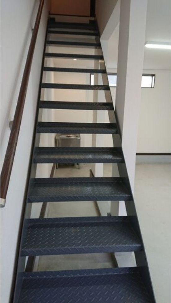 【貸倉庫・事務所】兵庫県宝塚市高司